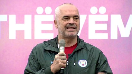 Elbasan, hidhen gurë në drejtim të eskortës se Rames - Lajme - Vizion Plus