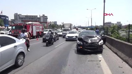 İSTANBUL- ATAŞEHİR'DE SAPAĞI KAÇIRAN SÜRÜCÜ KAZAYA NEDEN OLDU