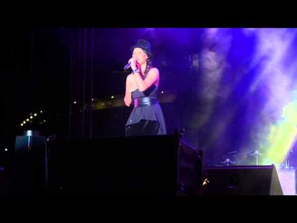 Kate Tsui performing 'I Love You' at Sundown Festival 2014