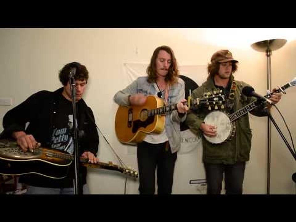 Little Bastard "Crosses on the Highway" - LIVE, acoustic on the AU sessions.