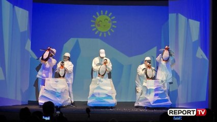 Report TV - Shfaqja 'Vallja e pinguinëve' në Teatrin e Kukullave