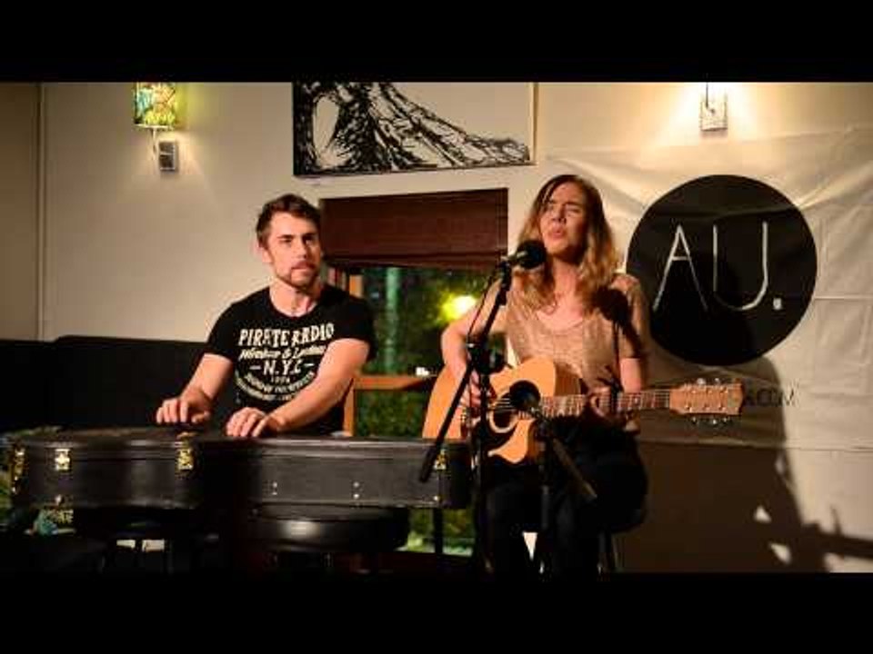 Emma Beau performs "Samuel" at the AU sessions #004