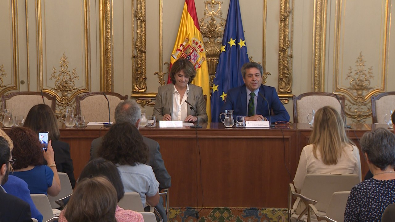 Dolores Delgado inaugura jornada sobre violencia de género