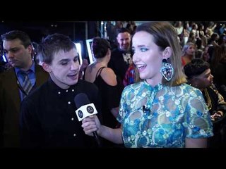 ARIAs 2018: SAM PERRY turns from tradie to red carpet material