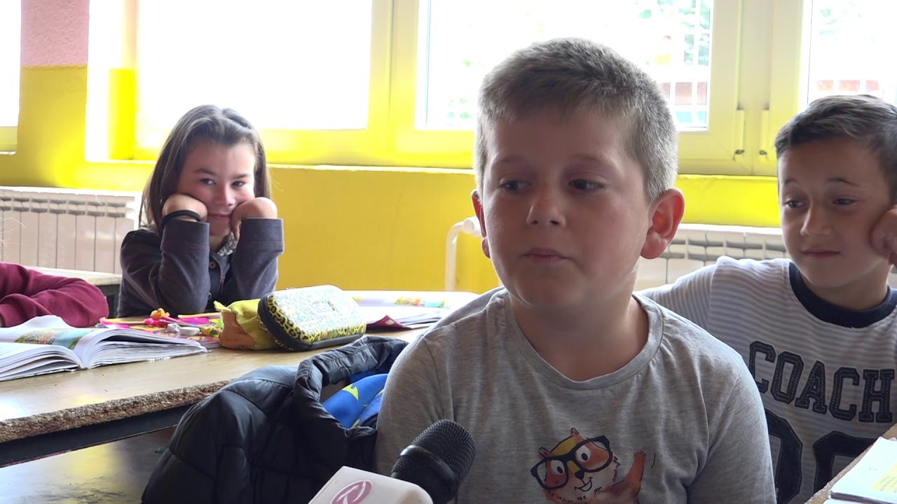 Shkolla e Shishovës, dy klasa mësojnë në një vend