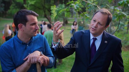 Te rinjte e “LEAD Albania 2019” dhurojne peme