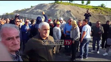 Tải video: Demokratët në Shkodër nuk merren vesh me qendrën për bllokimin e rrugës