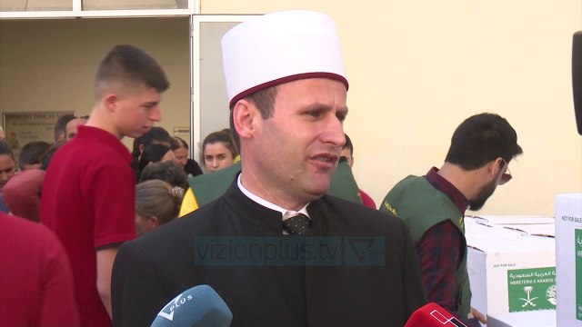 Korçë/ 400 pako me ndihma në prag të muajit të Ramazanit - News, Lajme - Vizion Plus