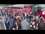 RTV Ora - Studentët kosovarë bllokohen në “Rrugën e Kombit”, ia marrin këngës