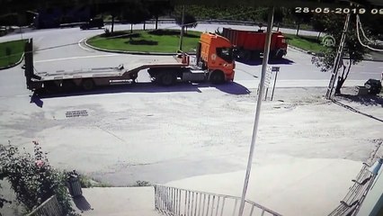 Sınava giden üniversiteliler kaza yaptı: 2 yaralı - SAMSUN