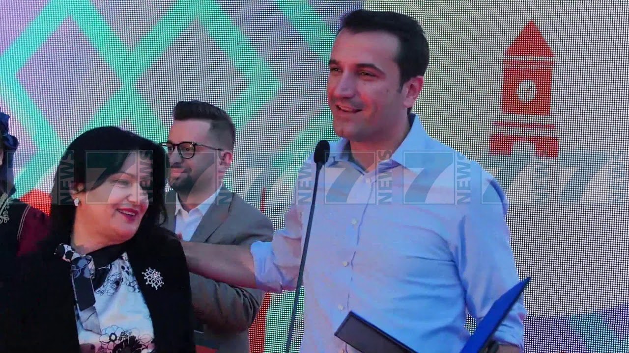 TIRANA PRET 12 TRUPA TEATRORE NGA BOTA - News, Lajme - Kanali 7