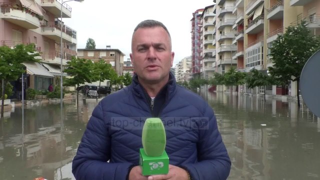 Përmbytje në Vlorë. Disa lagje dhe rrugë nën ujë - Top Channel Albania - News - Lajme