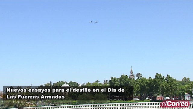 Nuevo ensayo de desfile aéreo sobre Sevilla capital para preparar el desfile general del Día de las Fuerzas Armadas