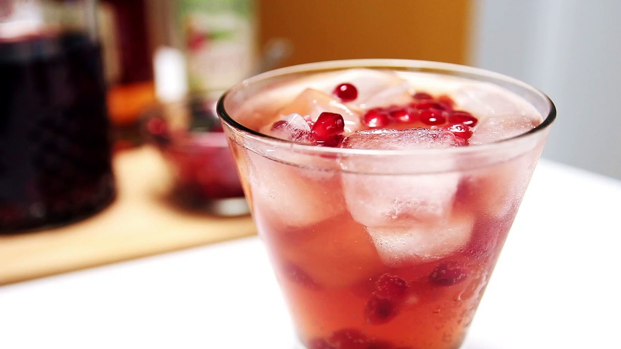 Antioxidant-Packed Pomegranate Ginger Spritzer