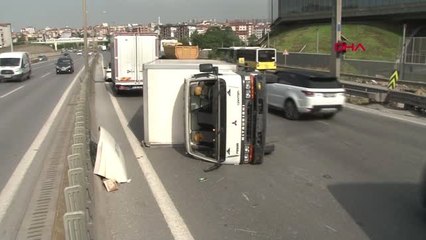 İSTANBUL- PENDİK'TE ZİNCİRLEME TRAFİK KAZASI