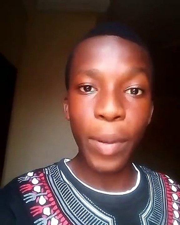 Ce jeune homme prend la défense de la femme qui fait le Buzz : Maria Mobile. Ecoutez le !