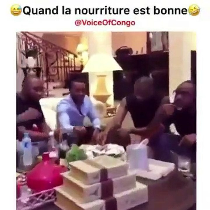 Voilà comment reagissent les congolais quand le repas est délicieux. Hilarant !