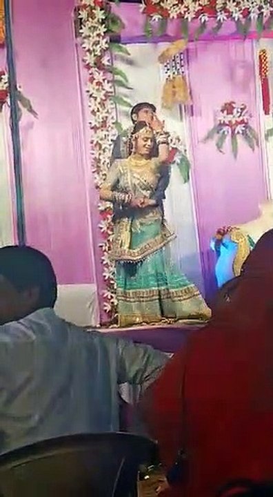 शादी में दूल्हा दुल्हन का ऎसा डांस कभी नहीं देखा होगा ! Wending dance !
