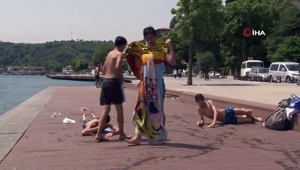 Sıcaktan bunalan İstanbullular soluğu boğaz kenarında aldı