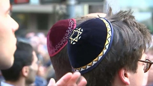 Правительство ФРГ вступилось за кипу