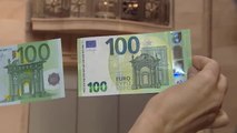 Los nuevos billetes de 100 y 200 euros comienzan a circular en España