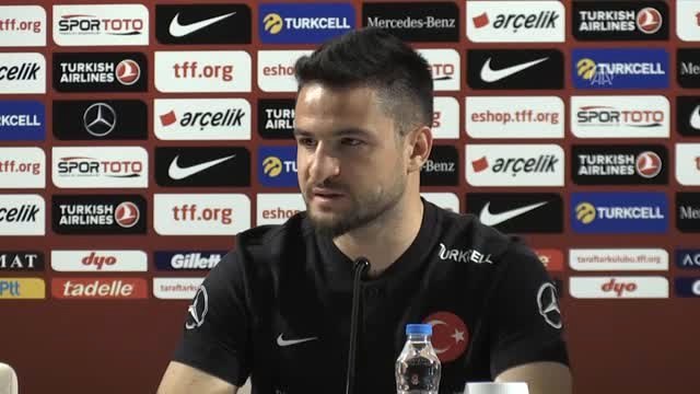 Milli futbolcular Şahiner ile Sangare'nin basın toplantısı (2)