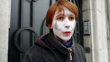 Chambéry : des professeurs font les morts pour protester contre la loi de transformation de la fonction publique