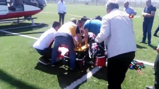 Kazada yaralanan kadın ambulans helikopterle hastaneye kaldırıldı