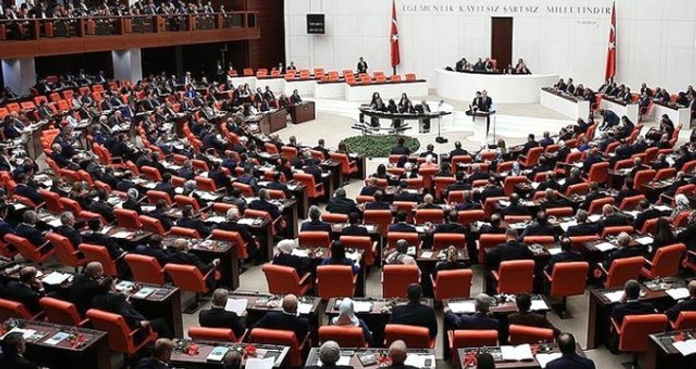 "CHP demek çöp, çamur, çukur demek" diyen AK Partili vekile uyarı cezası verildi