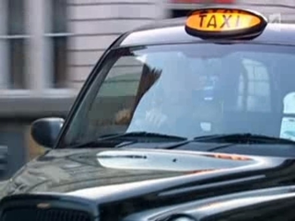 L'Epouse pas c'est un travelo!