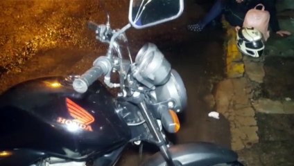 Ao desviar de cachorro, motociclista sofrer queda no São Cristóvão