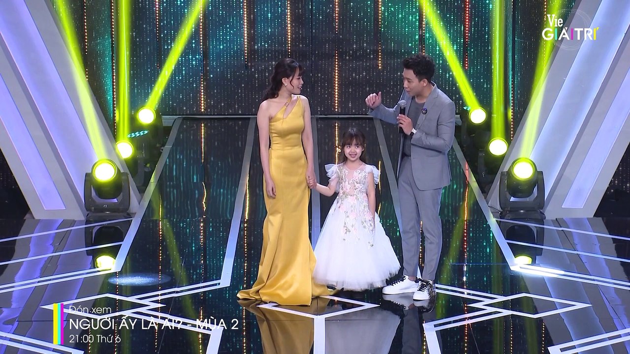 Ngỏ lời nhận nuôi em bé, Hương Giang nhận kết phũ - NGƯỜI ẤY LÀ AI- - Mùa 2 - Tập 7