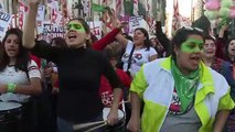 Movimiento feminista vuelve a proponer aborto legal en Argentina en año electoral