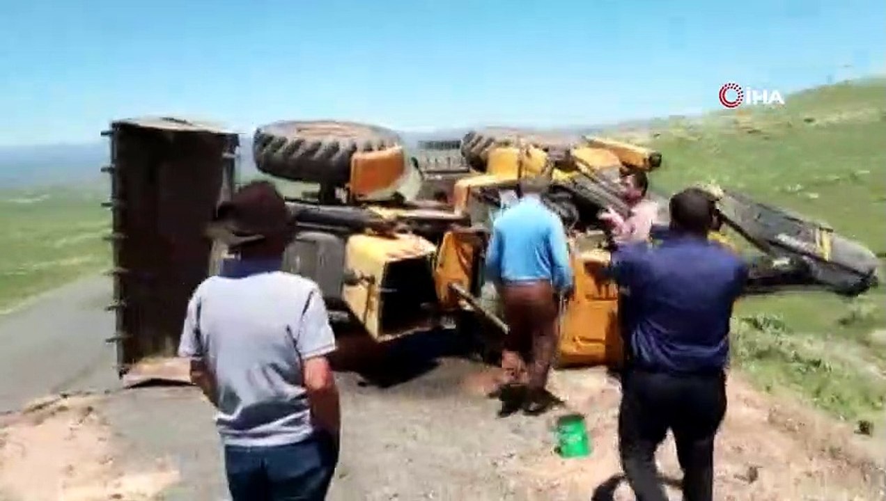 Kepçe büyükbaş hayvan sürüsüne çarptı: 6 inek telef oldu