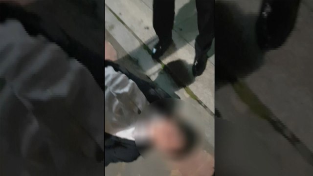술에 취해 경찰관 폭행...기재부 공무원 현행범 체포 / YTN