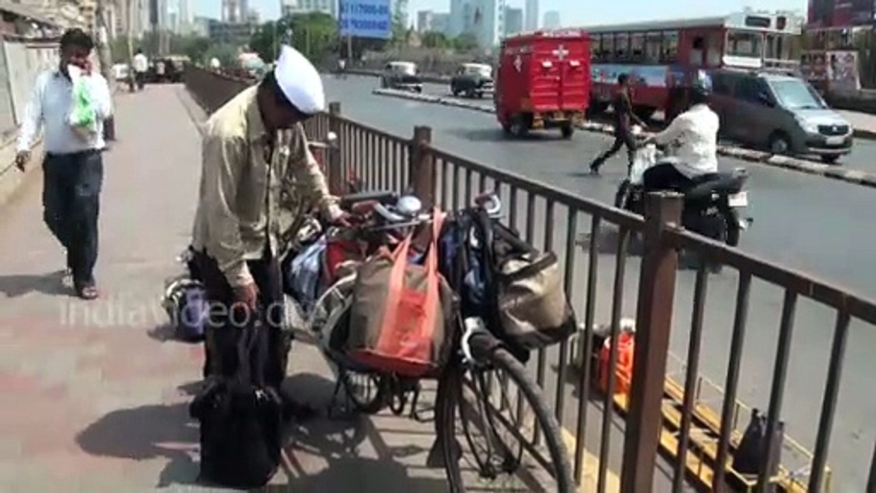 Story of Dabbawala from Mumbai Life in Metro