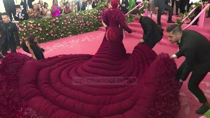 Ekstravagancë për bamirësi, Lady Gaga, “shfaqje” në “Met Gala” - Top Channel Albania - News - Lajme