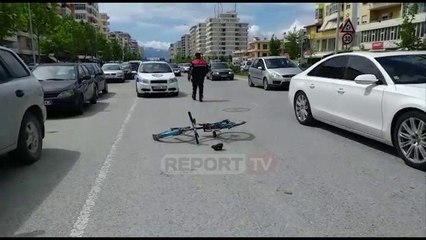 Report TV -E përplasi makina, humb jetën 'çiklisti' në Vlorë