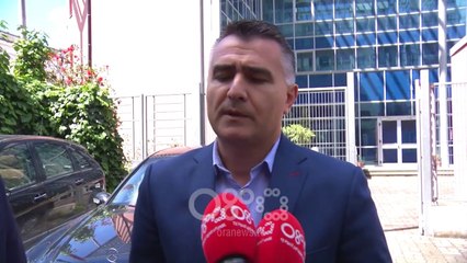 Video herunterladen: RTV Ora - Lihen në arrest shtëpie dy ish-deputetët, Ndoka: S'kam lidhje me tjetërsimin e pronave