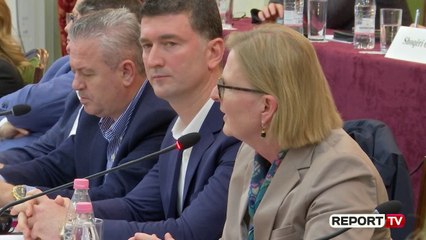 Descargar video: Report TV -Zgjedhorja, Gjiknuri: PD të bashkohet! Hajdari: Një mandat deputeti kushton 1 mln €