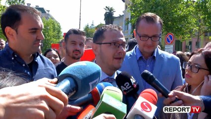 Download Video: Report TV - Refuzoi mandatin, Hoxha i PD-së pritet me entuziazëm nga demokratët: Mandati, i juaji