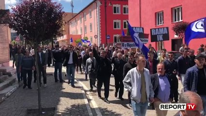 Report TV - Protestë në Rrëshen, demokratët Ramës: Ik, s'ke mbajtur premtimet