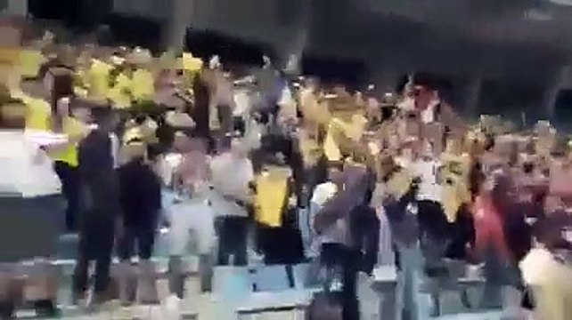 شاهد جماهير نادي العهد اللبناني تهدف لبشار الأسد في مباراة نهائي الكأس