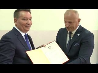 Ministri Lekaj merr pjesë në klubin e debatit-Lajme