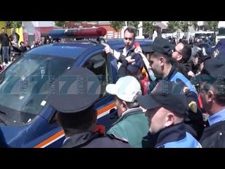PERPLASJA TEK ASTIRI, POLICIA PROCEDON 30 PROTESTUES - News, Lajme - Kanali 7