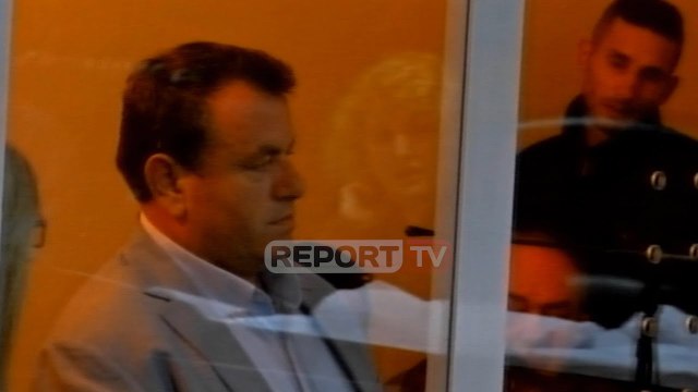 Report TV - Ndërtuesit dhe ish-kreu i komunës së Kasharit para gjykatës