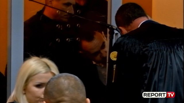 Report TV - Protesta e dhunshme te 'Astiri' ish deputeti Klevis Balliu del para gjykatës