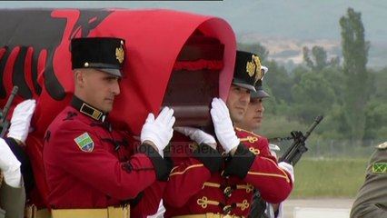 Mbërrin në Tiranë trupi i nëntetares së vrarë në Letoni - Top Channel Albania - News - Lajme