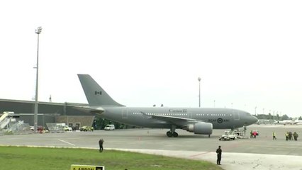 FAMILJARËT NË AEROPORT, MBËRRIN NË SHQIPËRI TRUPI I EFEKTIVES