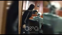 RTV Ora - Shkodër, studentja i hedh bojë rektorit Adem Bekteshi, shikoni videon